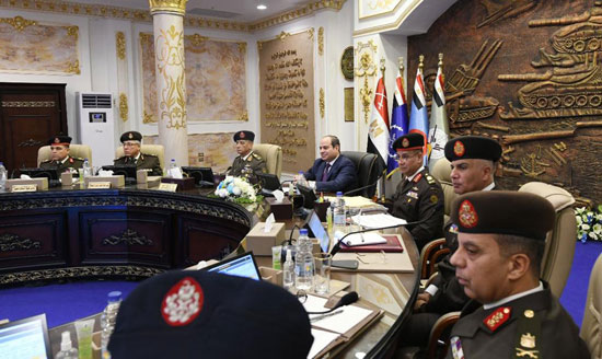 الرئيس السيسى يشهد بيانات ودرجات الطلاب المتقدمين للكليات العسكرية  (6)