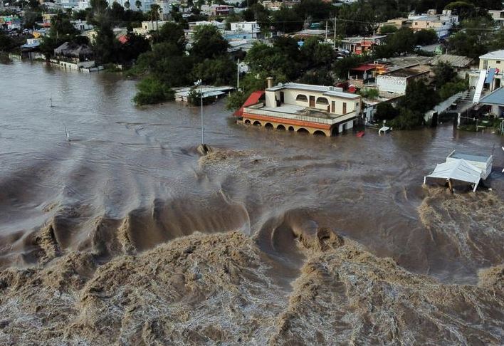 صورة للضرر الناجم عن فيضان نهر سابيناس بسبب الأمطار الغزيرة ، في سابيناس بولاية كواهويلا ، المكسيك