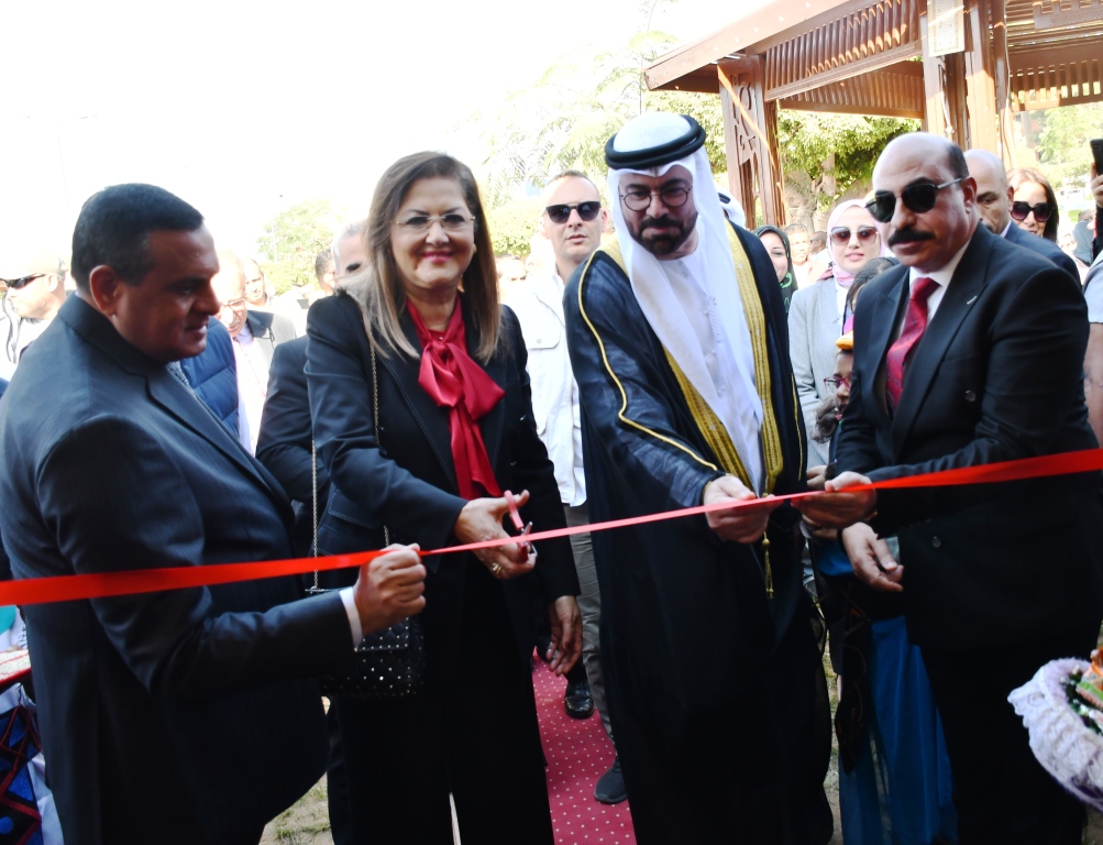 افتتاح معرض أيادى مصر بحضور وزراء التخطيط والتنمية المحلية وشئون مجلس الوزراء الإماراتى ومحافظ أسوان (10)