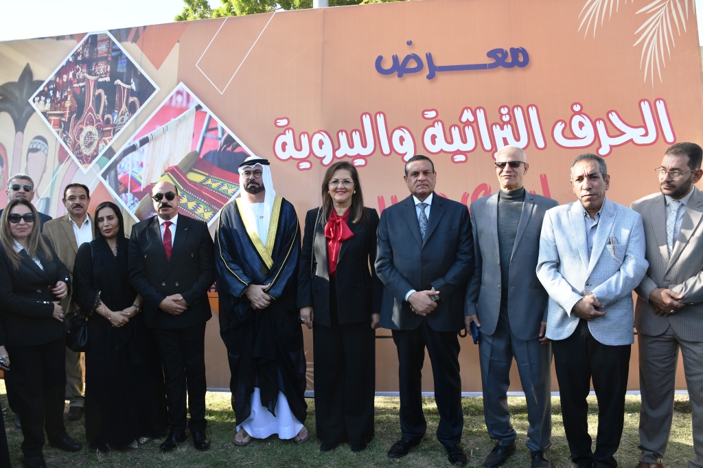 افتتاح معرض أيادى مصر بحضور وزراء التخطيط والتنمية المحلية وشئون مجلس الوزراء الإماراتى ومحافظ أسوان (7)