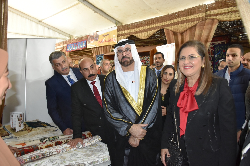افتتاح معرض أيادى مصر بحضور وزراء التخطيط والتنمية المحلية وشئون مجلس الوزراء الإماراتى ومحافظ أسوان (5)
