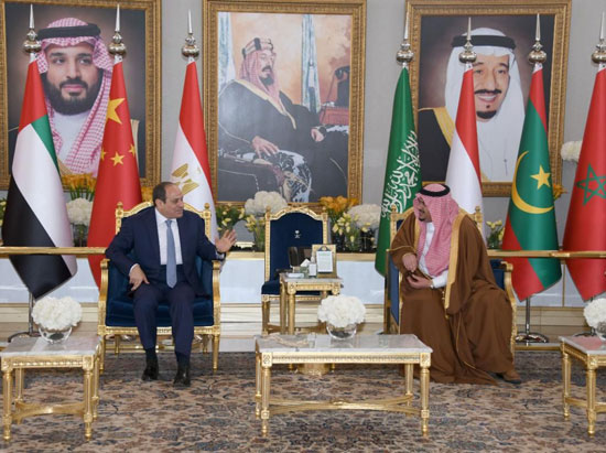 الرئيس السيسى يصل الرياض للمشاركة فى القمة العربية الصينية الأولى (2)