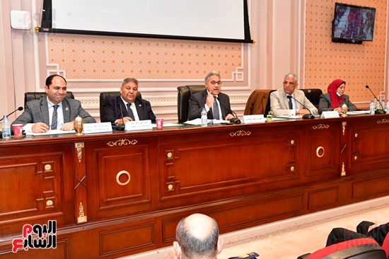 اجتماع لجنة الادارة المحلية برئاسة المهندس أحمد السجيني رئيس لجنة الإدارة المحلية  (8)