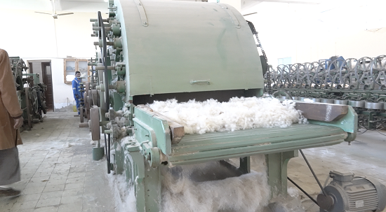 تصنيع صوف الخراف وتحويلة إلى خيوط الصوف (7)
