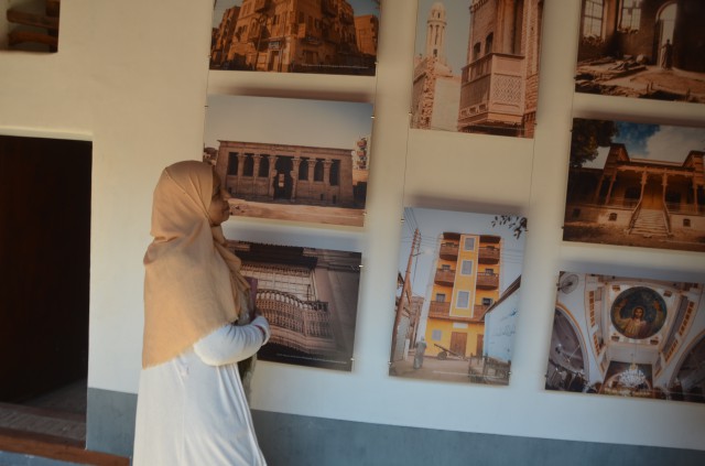 المعرض يضم صور للمبانى التاريخية والقبطية والمعبد والخزان والنيل