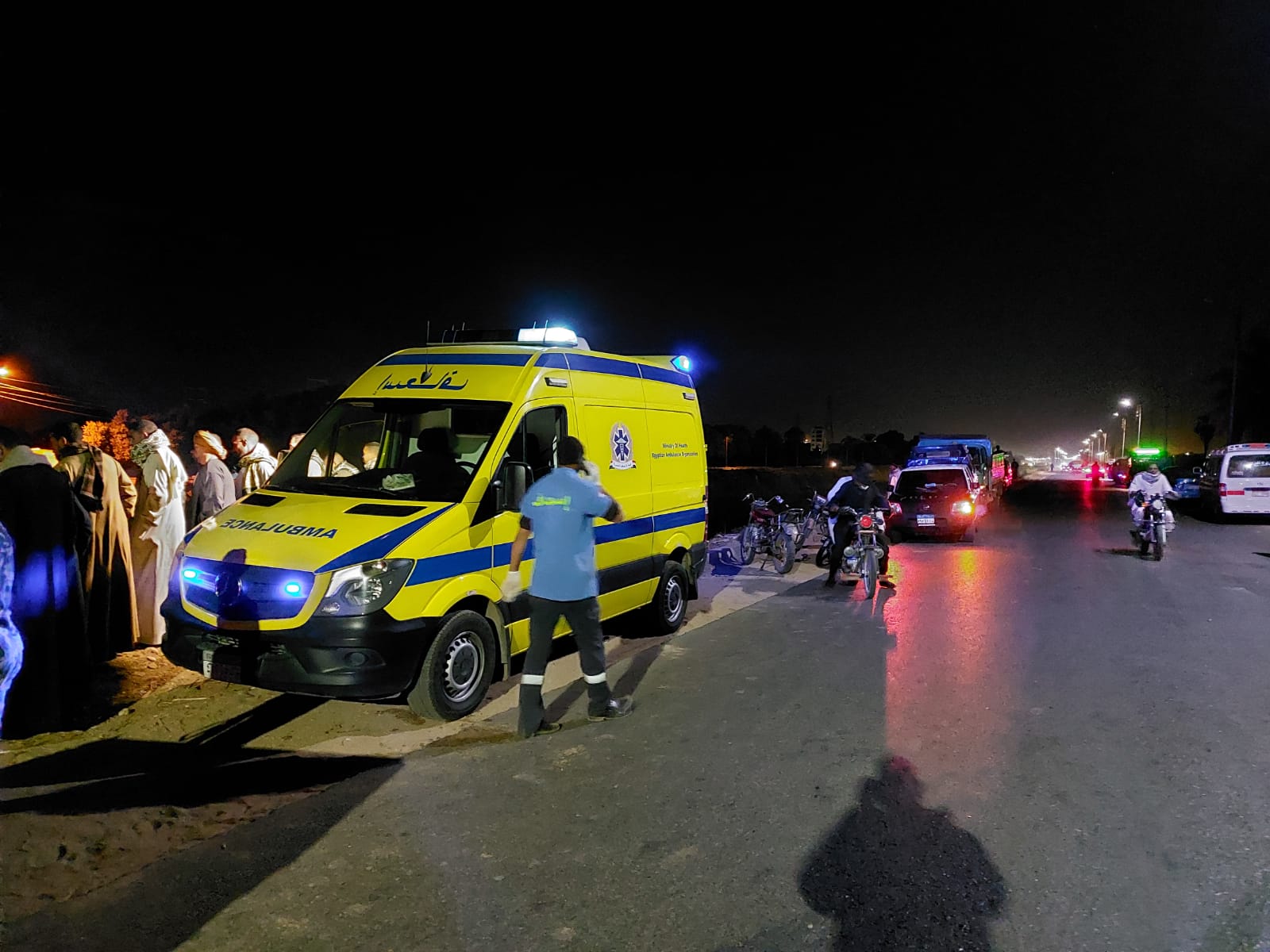 مصرع 4 مواطنين وإصابة 3 آخرين في سقوط تروسيكل بترعة أصفون  (1)