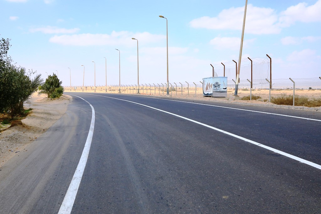 طريق جرجا الصحراوي الغربي (2)