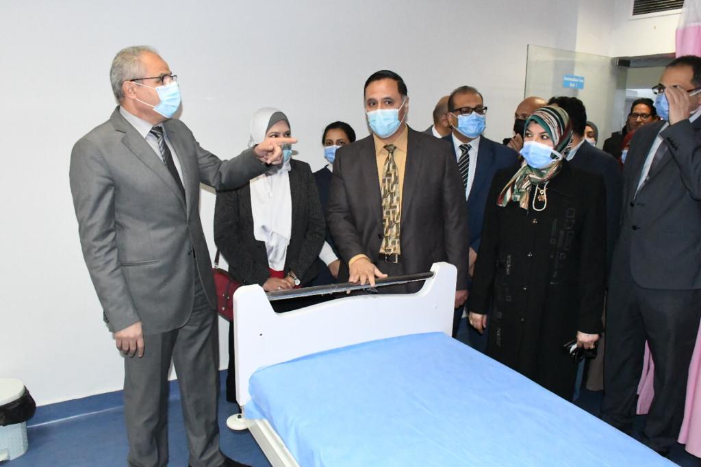 رئيس جامعة قناة السويس يفتتح العناية المركزة للأطفال بالمستشفى  (5)