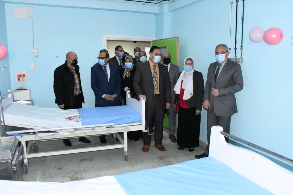 رئيس جامعة قناة السويس يفتتح العناية المركزة للأطفال بالمستشفى  (6)