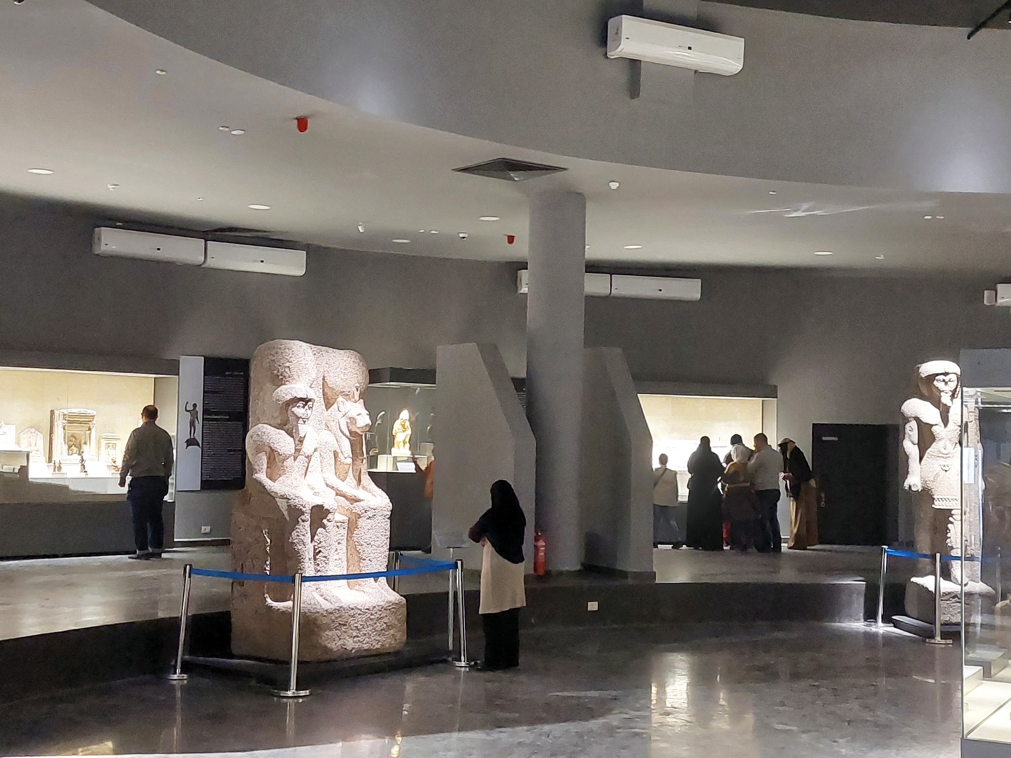 جانب من المتحف والقطع الاثرية