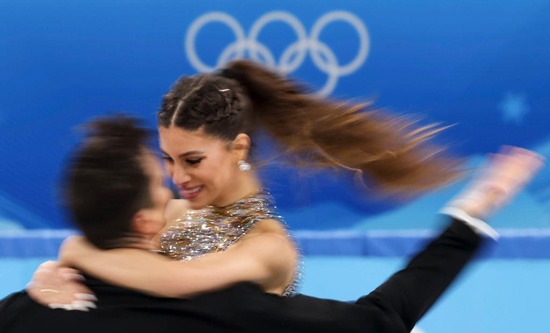 لاعبا أرمينيا تينا غارابيديان وسيمون برولكس سينيكال يشاركان في مسابقة الرقص