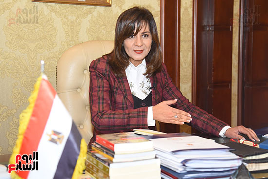 السفيرة نبيلة مكرم وزيرة الهجرة (3)