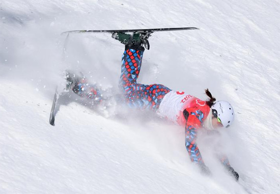 تحطمت ليوبوف نيكيتينا من اللجنة الأولمبية الروسية خلال ركضها في تصفيات التزلج الهوائي للسيدات