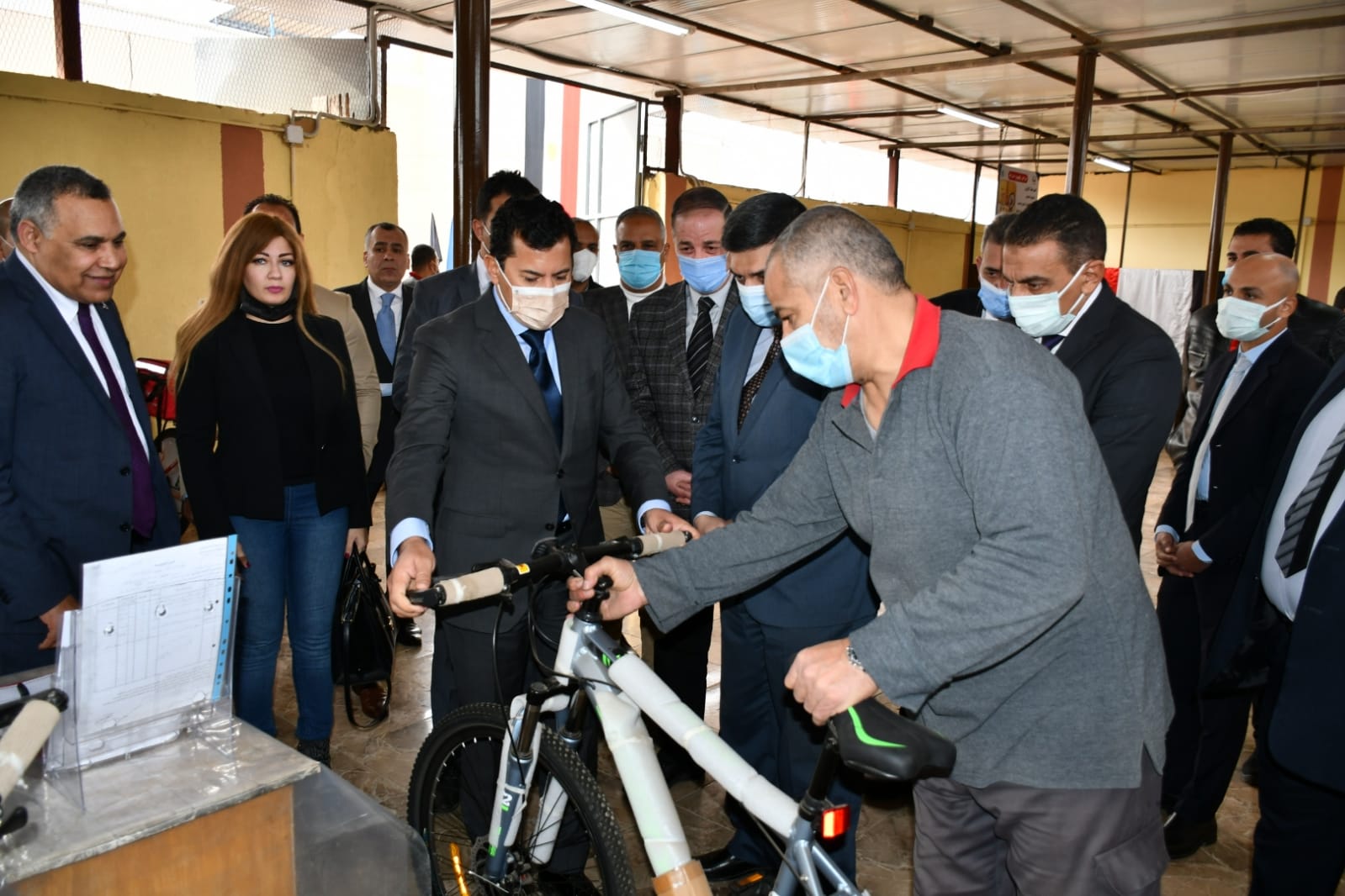 وزير الرياضة يتابع آخر مستجدات تصنيع الدراجات بمصنع الإنتاج الحربي بقليوب