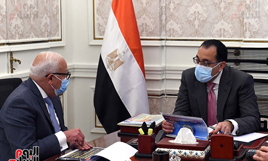اجتماع رئيس الوزراء مع محافظ بورسعيد (5)
