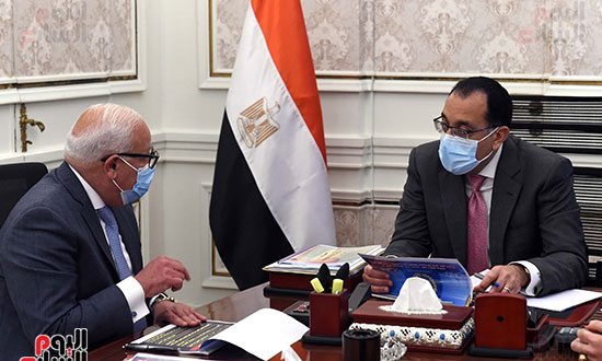 اجتماع رئيس الوزراء مع محافظ بورسعيد (4)