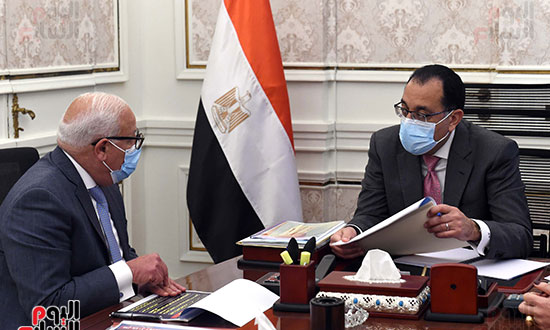 اجتماع رئيس الوزراء مع محافظ بورسعيد (6)