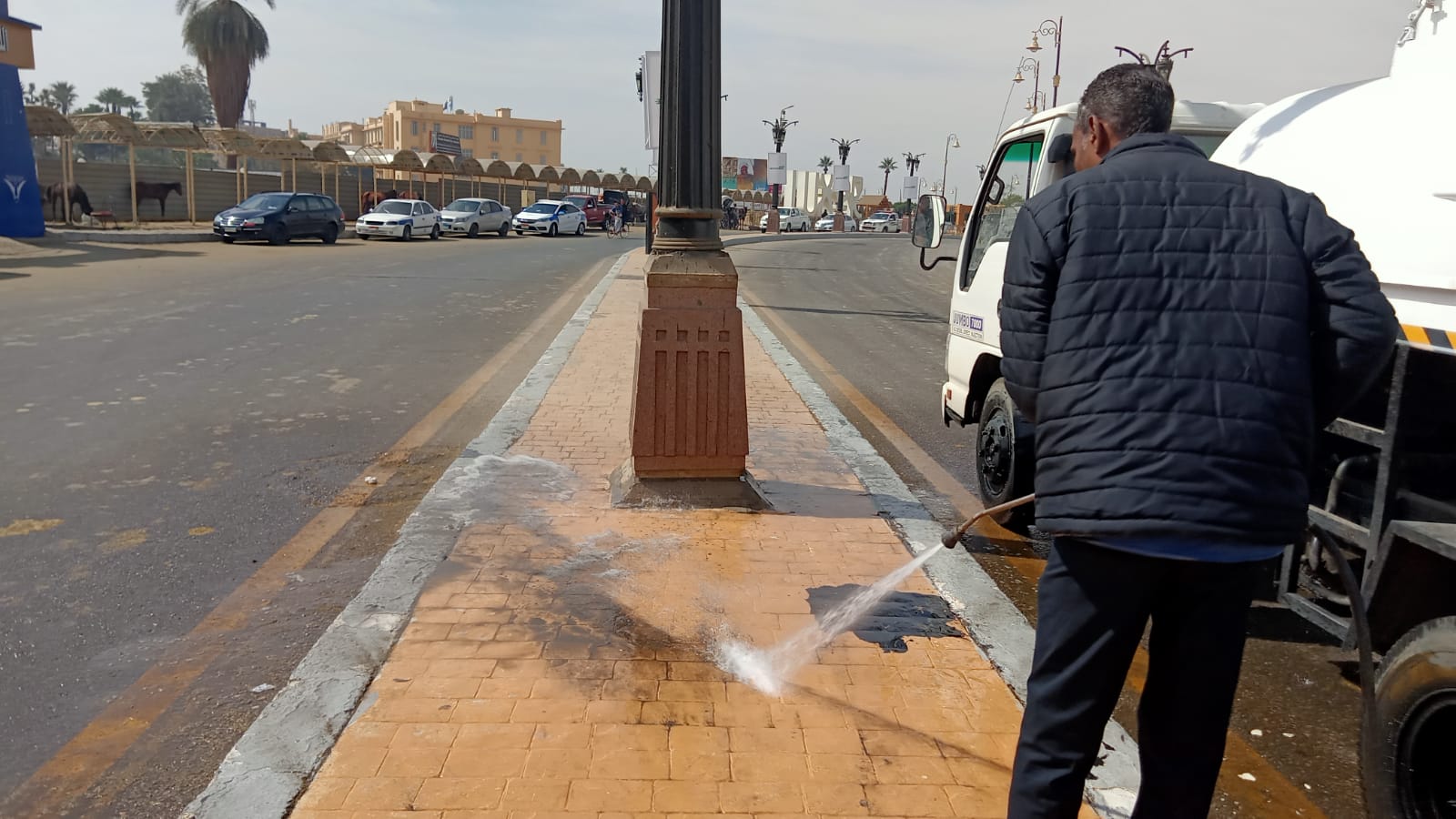 حملات نظافة يومية بشوارع مدينة الأقصر  (3)