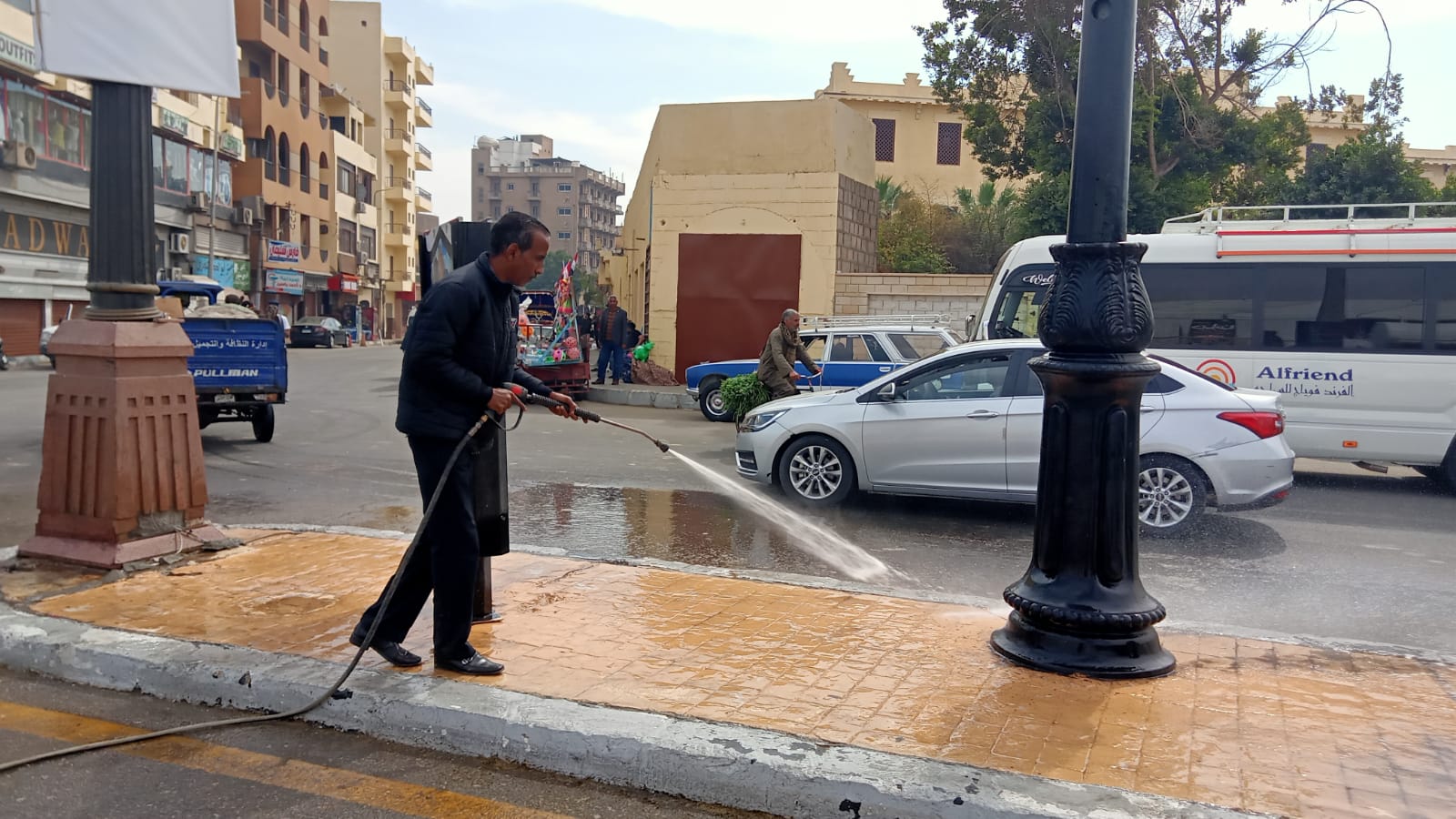 حملات نظافة يومية بشوارع مدينة الأقصر  (2)