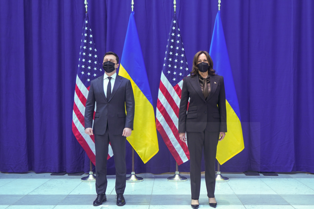 كامالا هاريس والرئيس الأوكرانى
