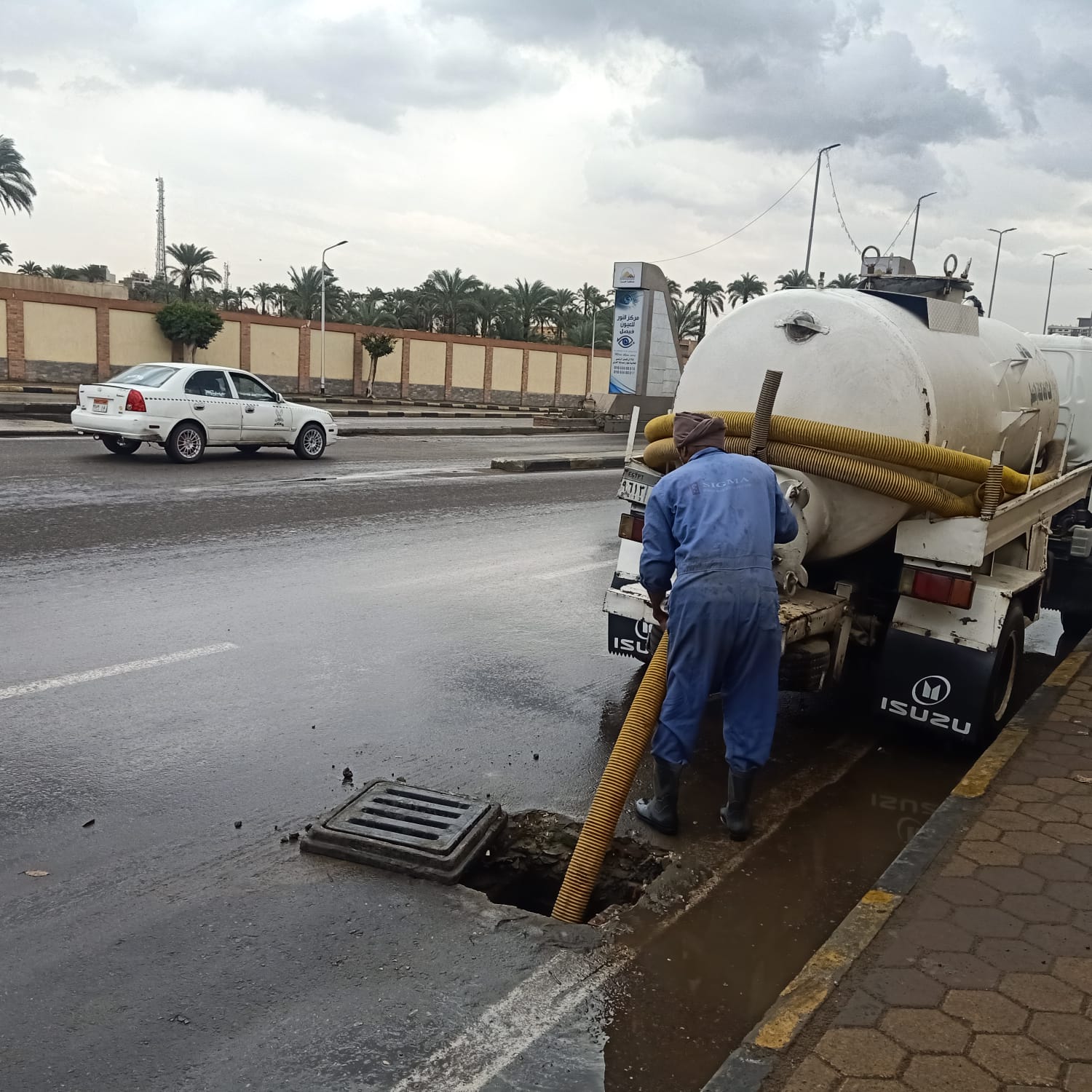 معدات شفط مياه الأمطار من الشوارع