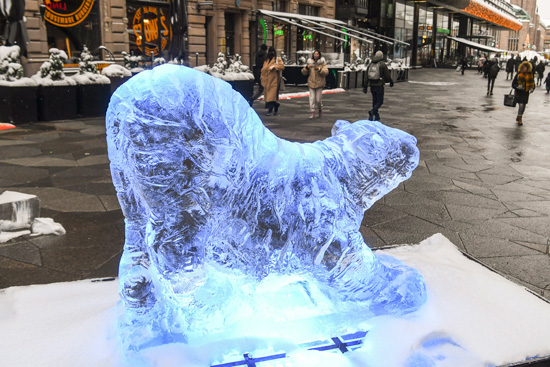 النمر الثلجي المنحوت