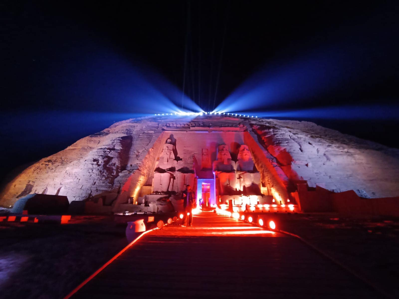 معبد أبوسمبل يتزين لاحتفالية تعامد الشمس (5)