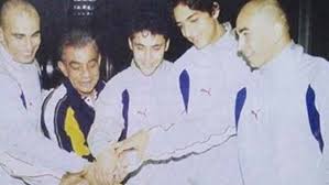 محمود الجوهرى مع نجوم المنتخب السابقين