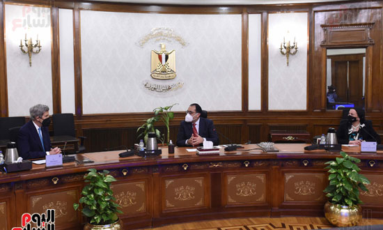 رئيس الوزراء مصطفى مدبولى وجون كيرى (5)