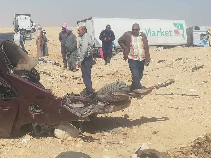 اثار حادث التصادم فى الطريق الصحراوى الغربي