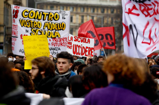 وقفة احتجاجية للطلاب فى ميلانو