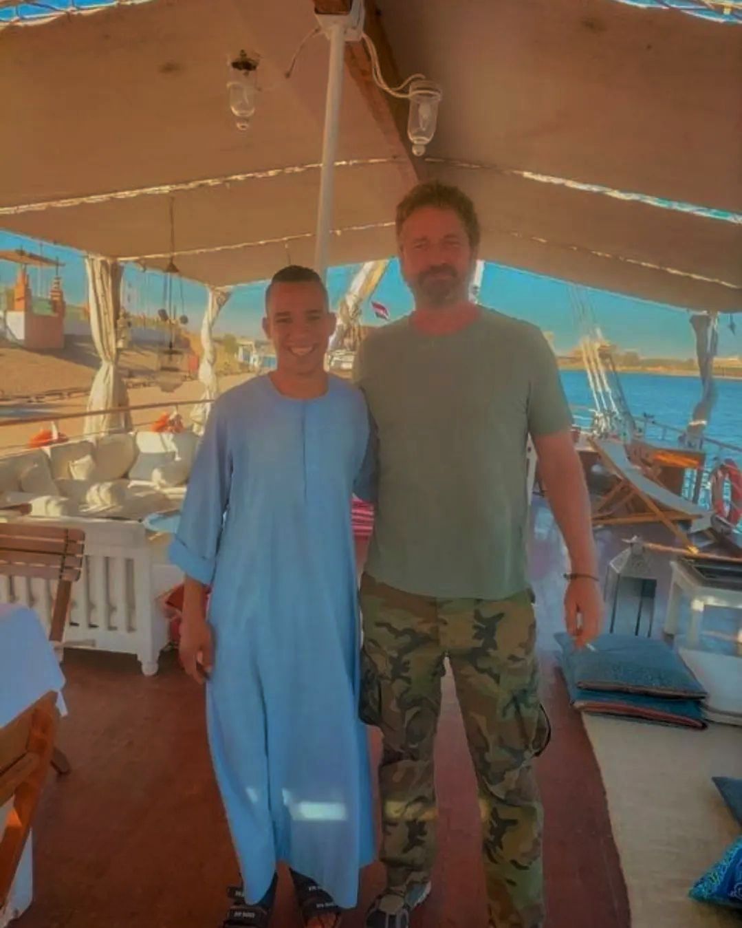 رحلة الفنان جيرارد بتلر فى مركب نيلي رحلة الفنان جيرارد بتلر فى مركب نيلي