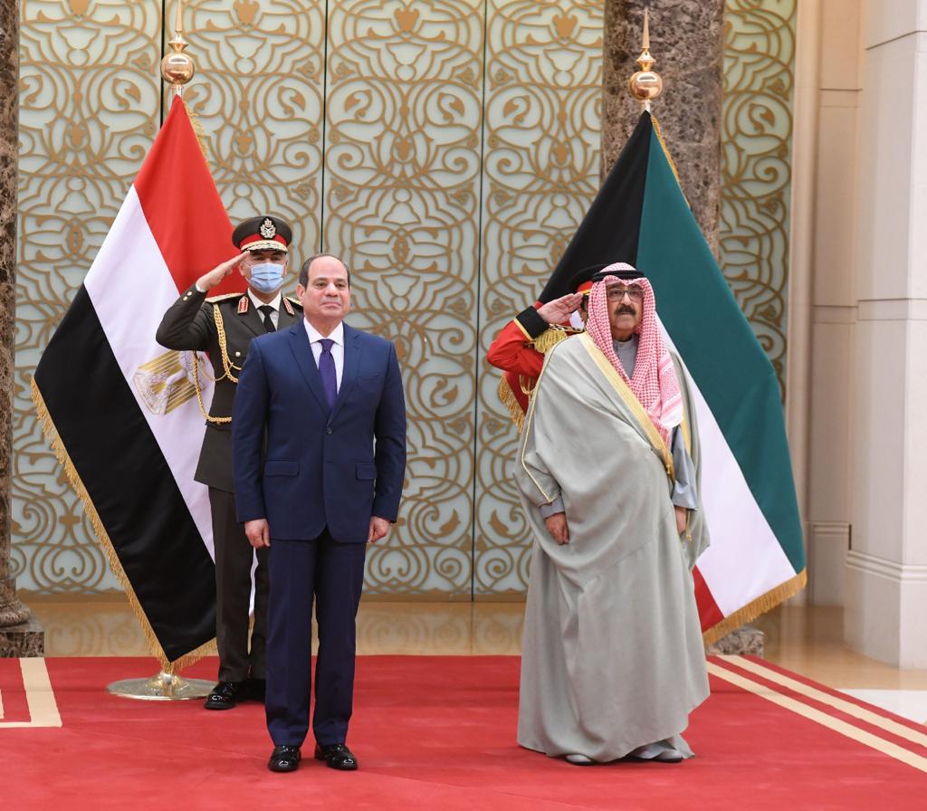 ولى عهد الكويت فى استقبال الرئيس السيسى (4)