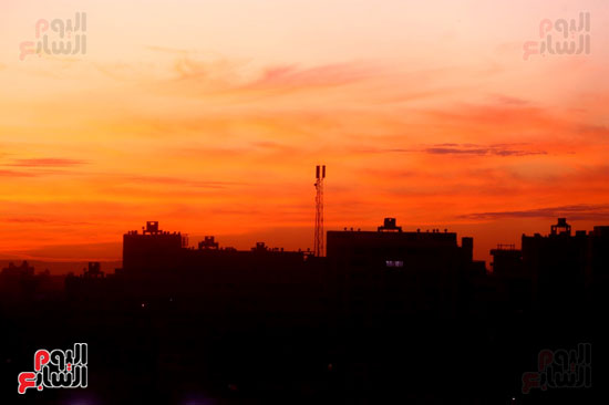 سماء القاهرة بالألوان المتداخلة