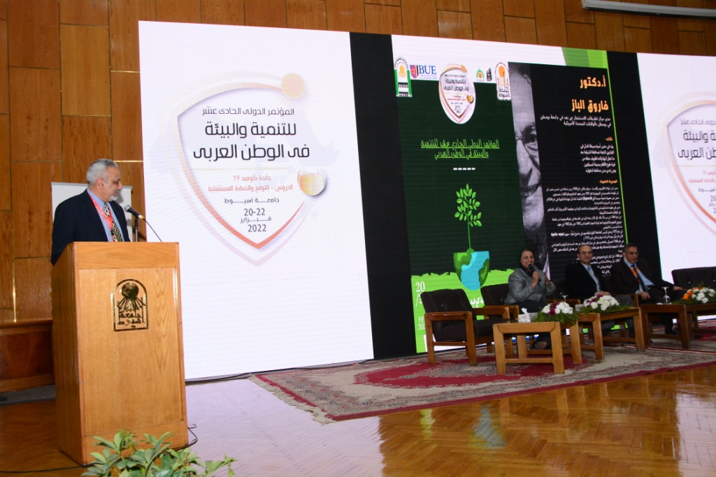جامعة أسيوط تناقش عدد من الموضوعات بمشاركة فاروق الباز  (4)
