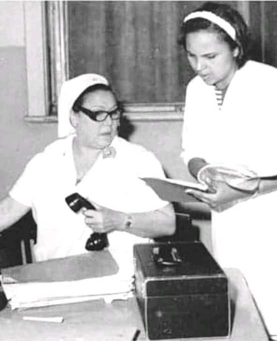 هي كبيرة الممرضات لما كانت متطوعة في حرب أكتوبر 1973