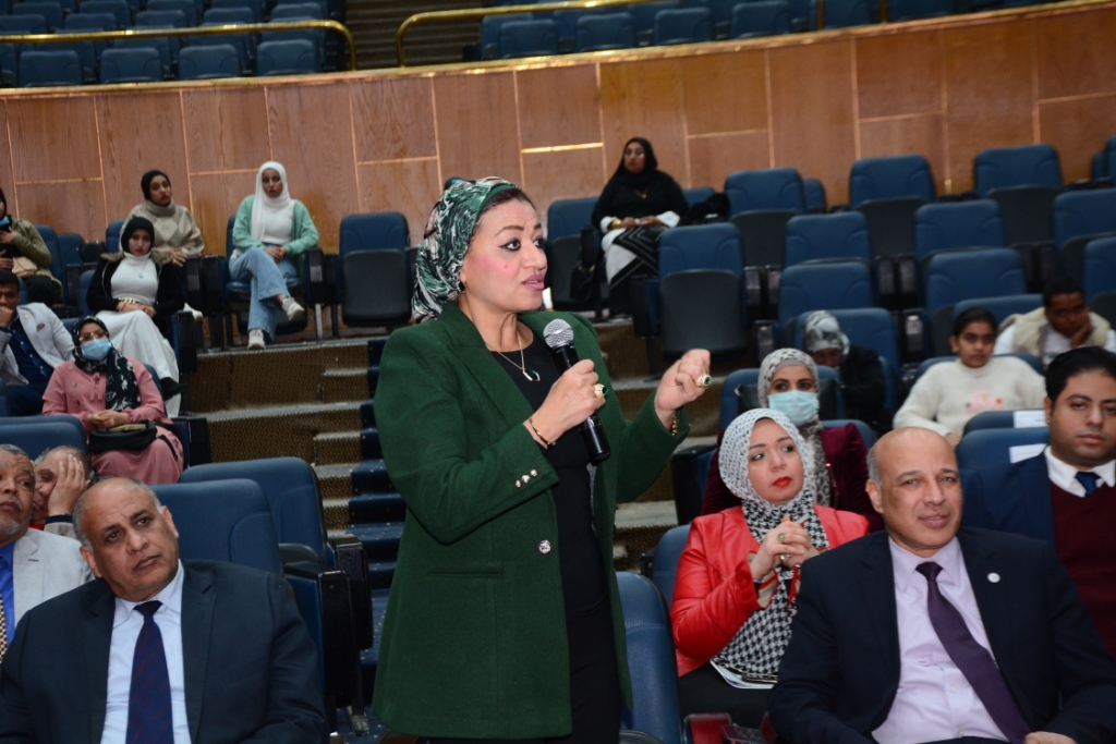جامعة أسيوط تناقش عدد من الموضوعات بمشاركة فاروق الباز  (3)
