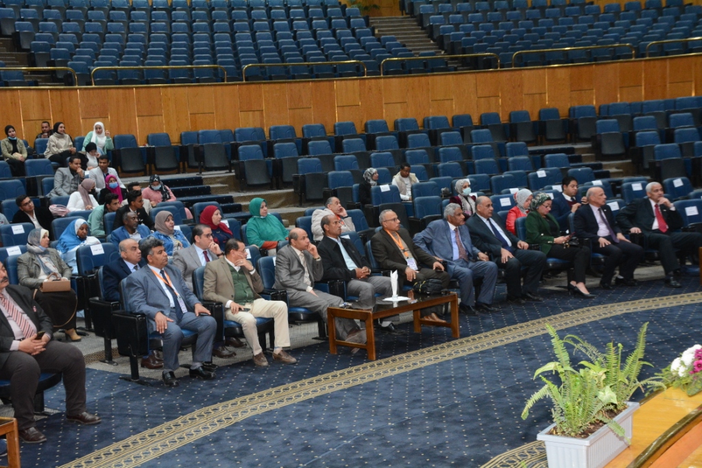 المؤتمر الدولي للتنمية والبيئة فى الوطن العربي بأسيوط  (6)
