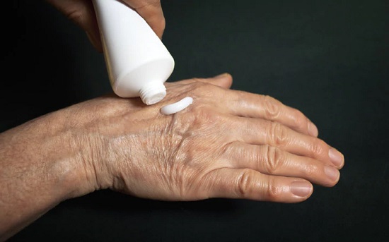 hand wrinkles