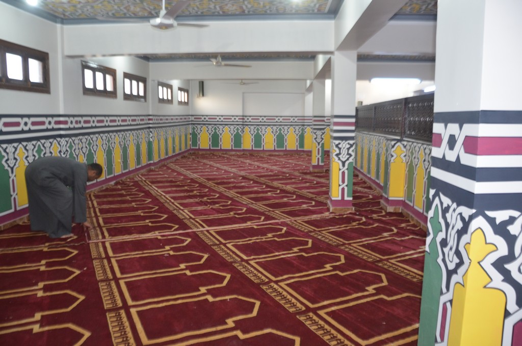 اللمسات النهائية قبل افتتاح المسجد