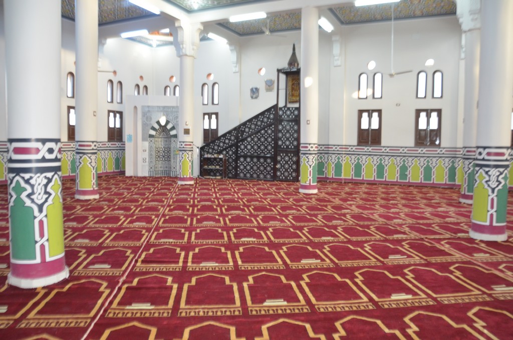 جانب من فرش مسجد الشهيدين فى مدينة إسنا