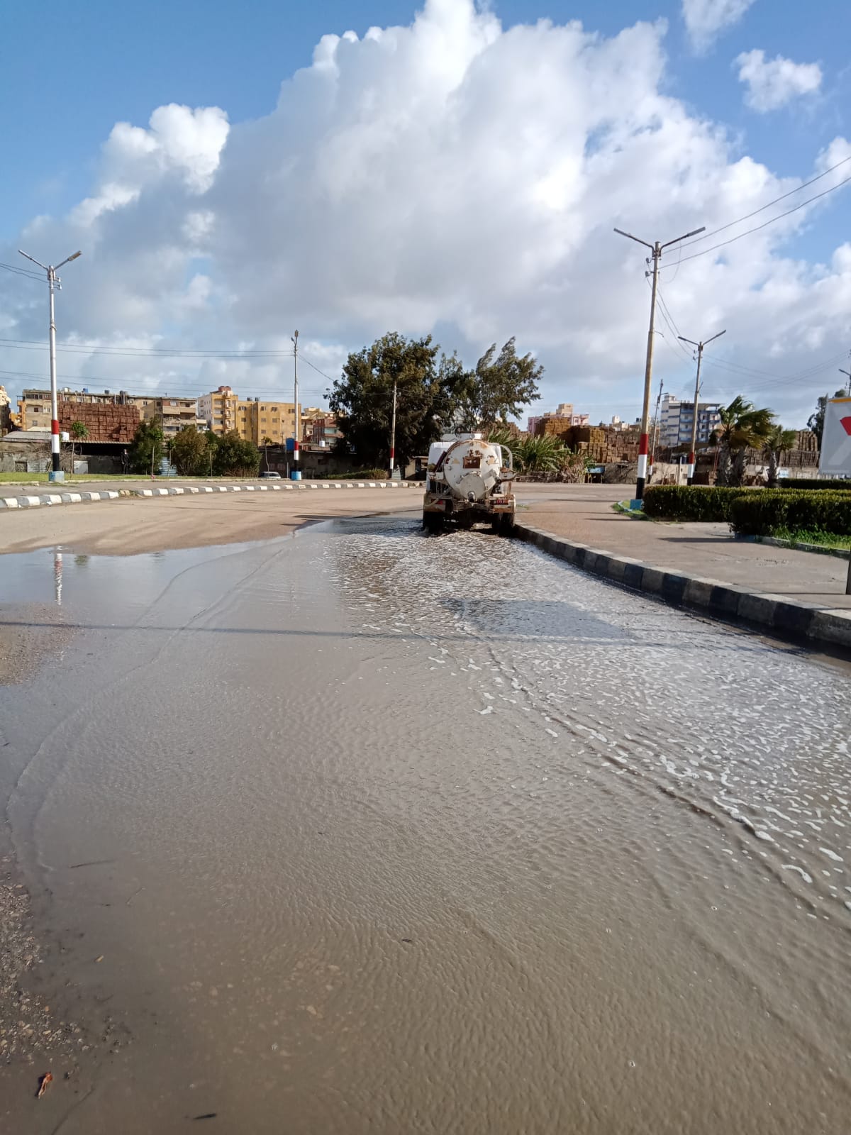 رفع مياه الامطار بشوارع بلطيم