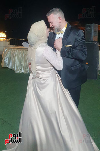 56946-رقصة-العروسان-بلال-وزينب-في-زفافهما-بالاقصر