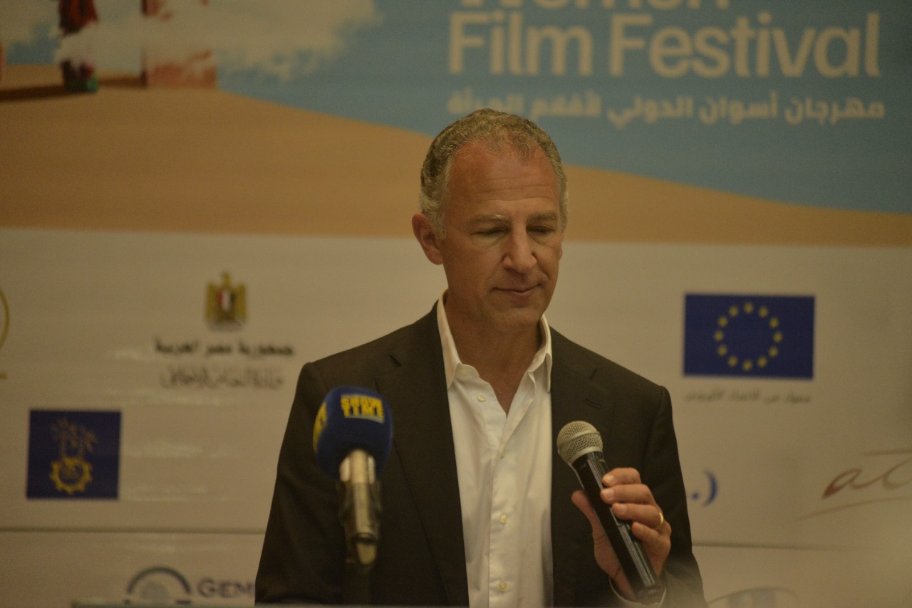 السفير الأمريكي يحضر عروض مهرجان أسوان الدولي لأفلام للمرأة (3)