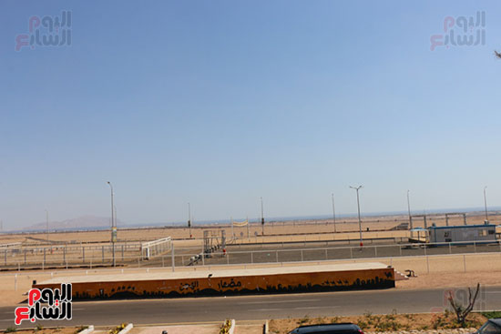 محافظ جنوب سيناء يتفقد أعمال إنشاء قرية التراث البدوي بمضمار الهجن بشرم الشيخ (9)