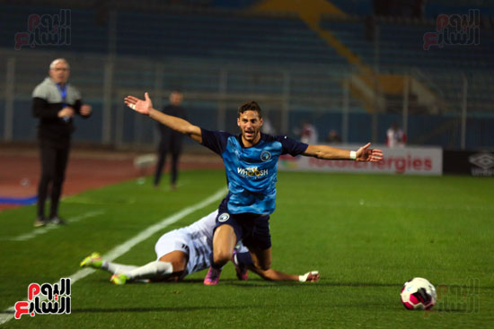 احدى الكرات بين رمضان ولاعب الصفاقسي