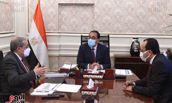رئيس الوزراء يتابع مع وزير الإنتاج الحربي والمشروعات الجاري تنفيذها والخطط المستقبلية