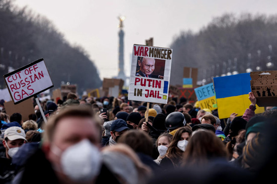 لافتات ضد بوتين