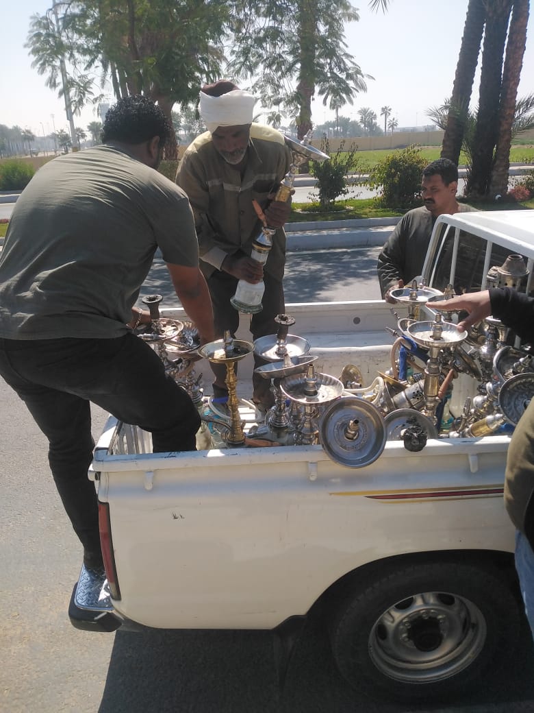 ضبط مقهى مخالف يقدم الشيشة لرواده فى حملات مكثفة بمدينة الأقصر (2)