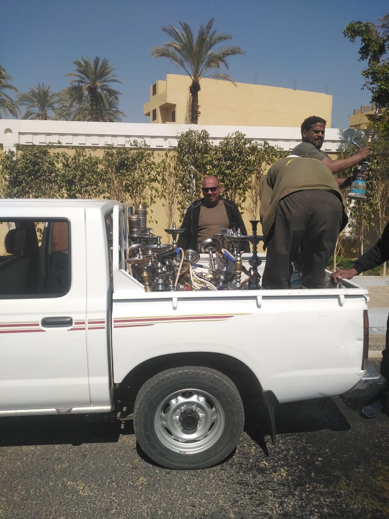 ضبط مقهى مخالف يقدم الشيشة لرواده فى حملات مكثفة بمدينة الأقصر (4)